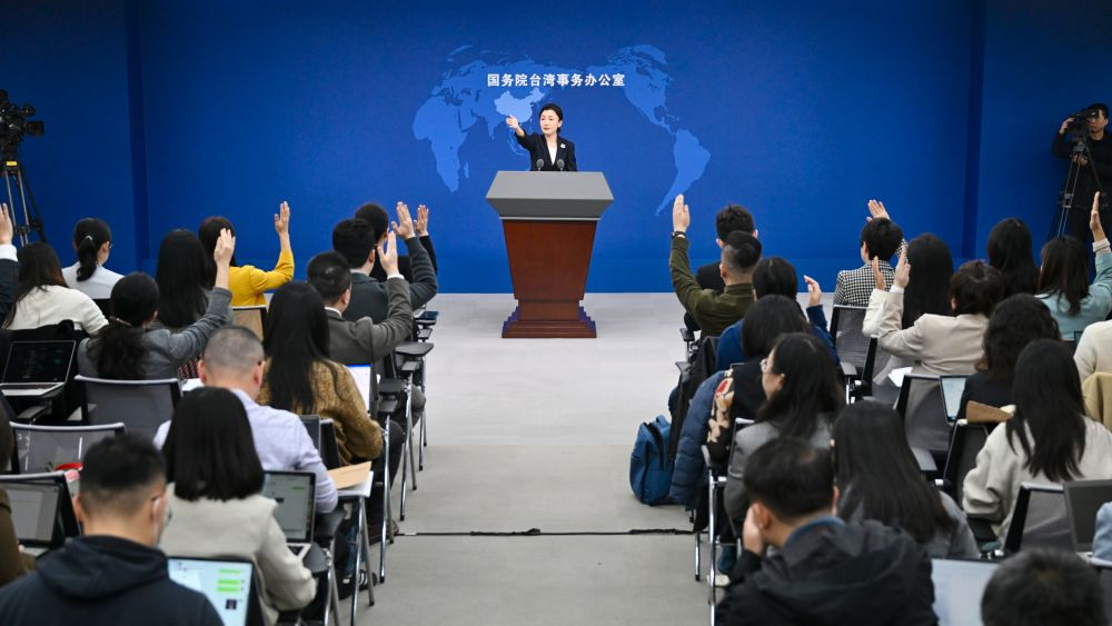 国台办新任发言人张晗亮相