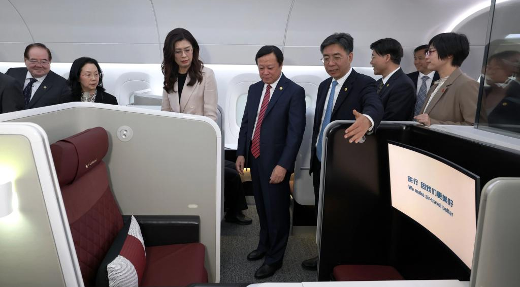 郑丽文率中国国民党访问团参访中国商飞