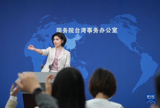 9月28日，国台办发言人朱凤莲邀请记者提问。当日，国务院台湾事务办公室在北京举行例行新闻发布会。　新华社记者 陈晔华 摄