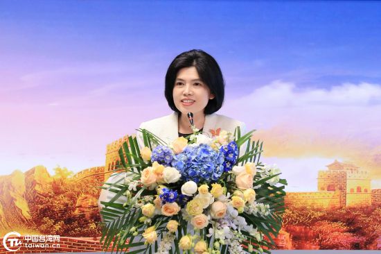 发布会现场，国台办新闻局副局长、新闻发言人朱凤莲发表致辞。（中国台湾网记者 尹赛楠 摄）